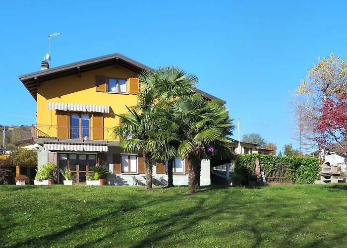 Photo de Appartement Locazione Turistica Paola à Castiglione dʼIntelvi