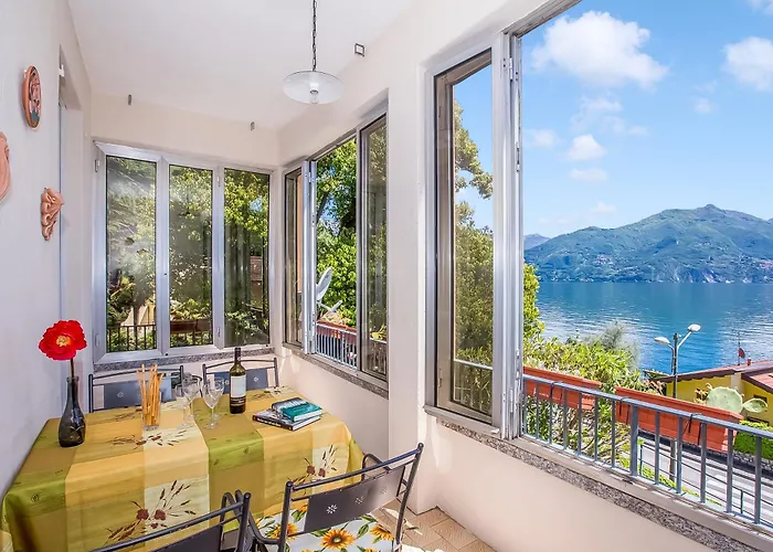 Nobiallo Fronte Lago照片