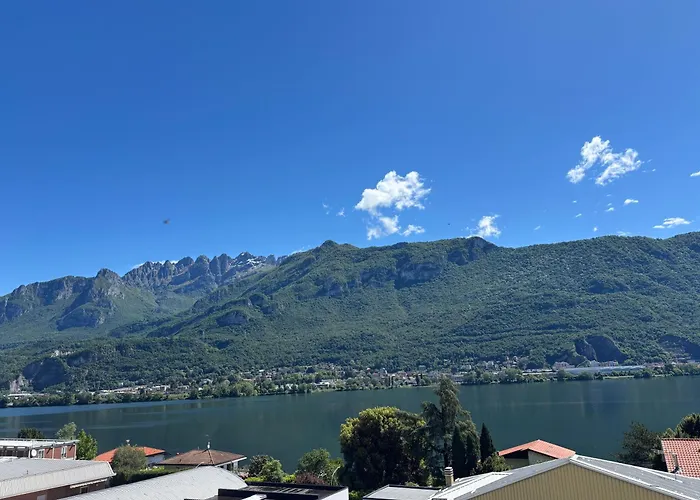 Un Sogno Tra Lago E Monti Pescate fotoğrafı