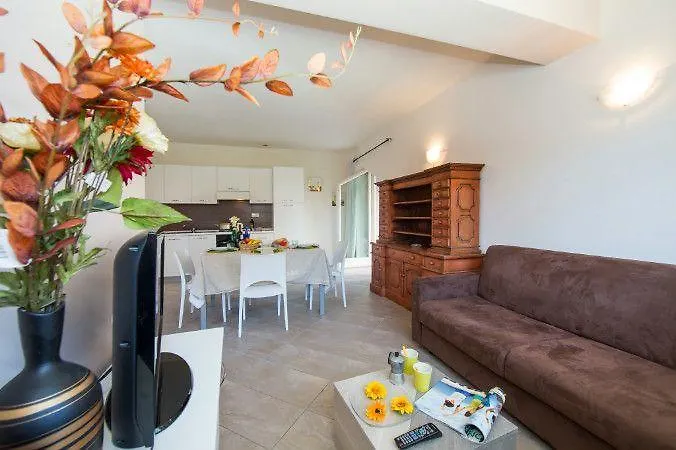 Photo de Hôtel Casa Del Porto à Domaso